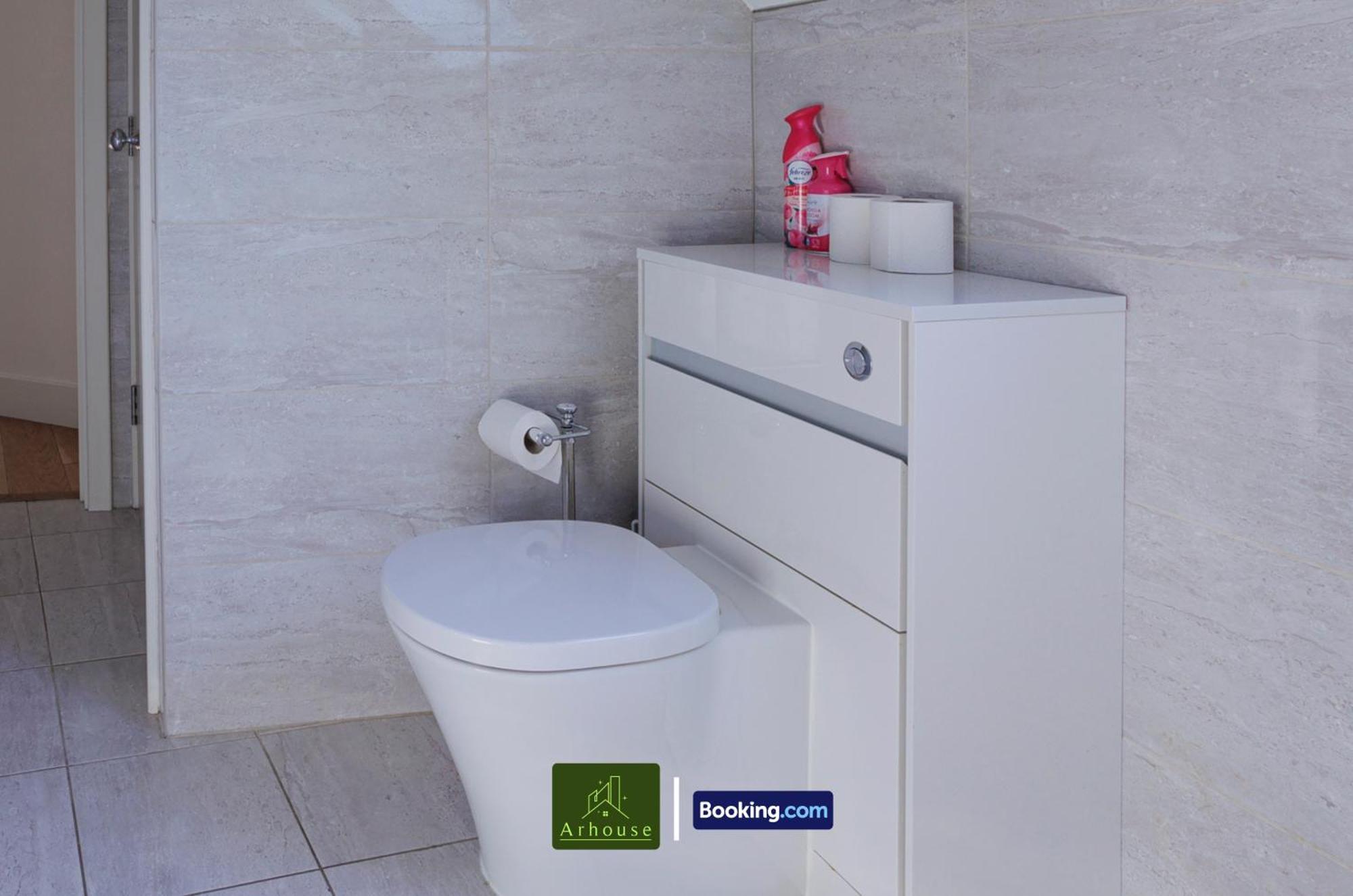 One Bedroom By Arhouse Short Lets & Serviced Kingston With Free Wifi Apartment