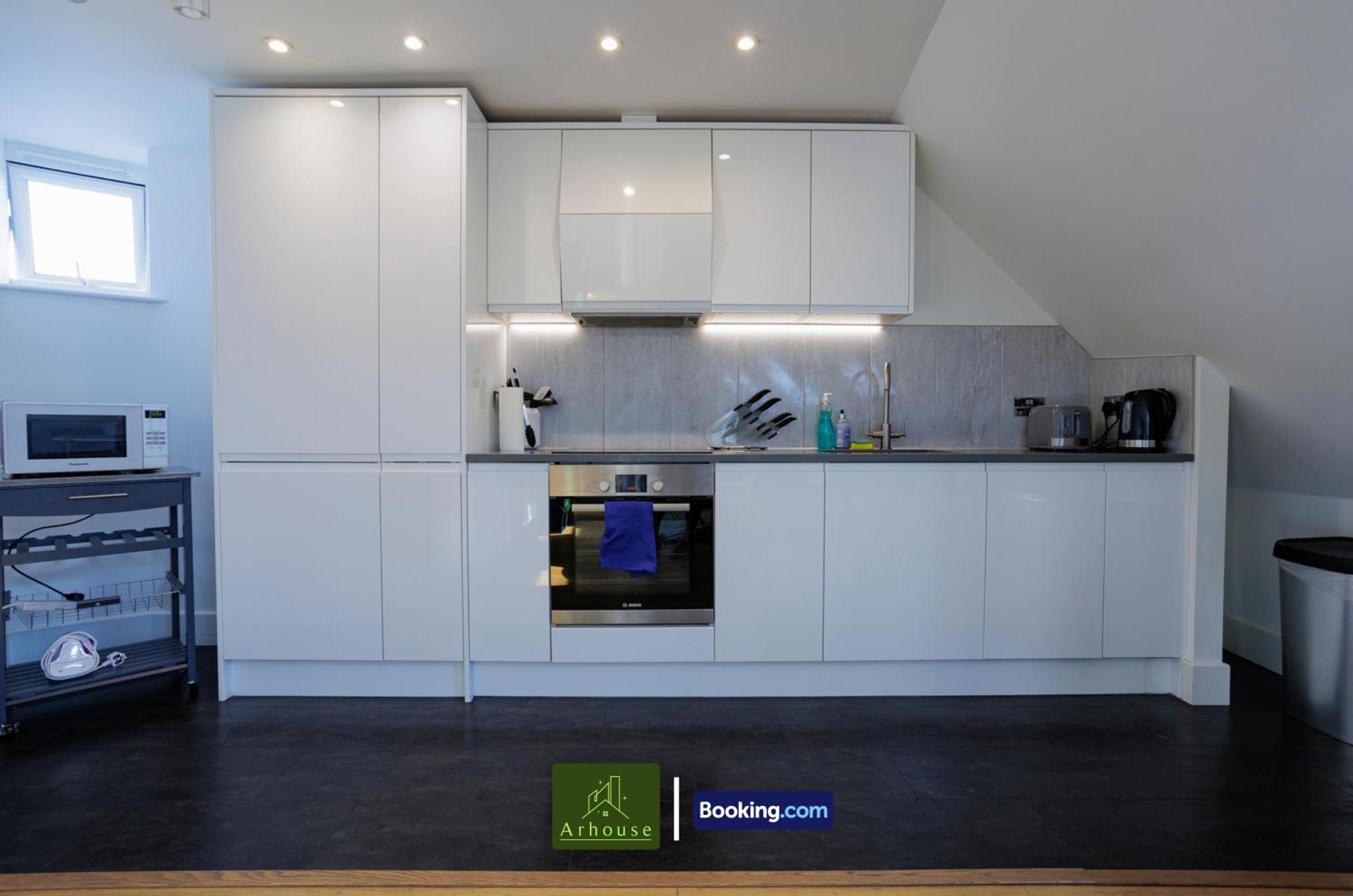 One Bedroom By Arhouse Short Lets & Serviced Kingston With Free Wifi * Kingston upon Thames (Greater London)
