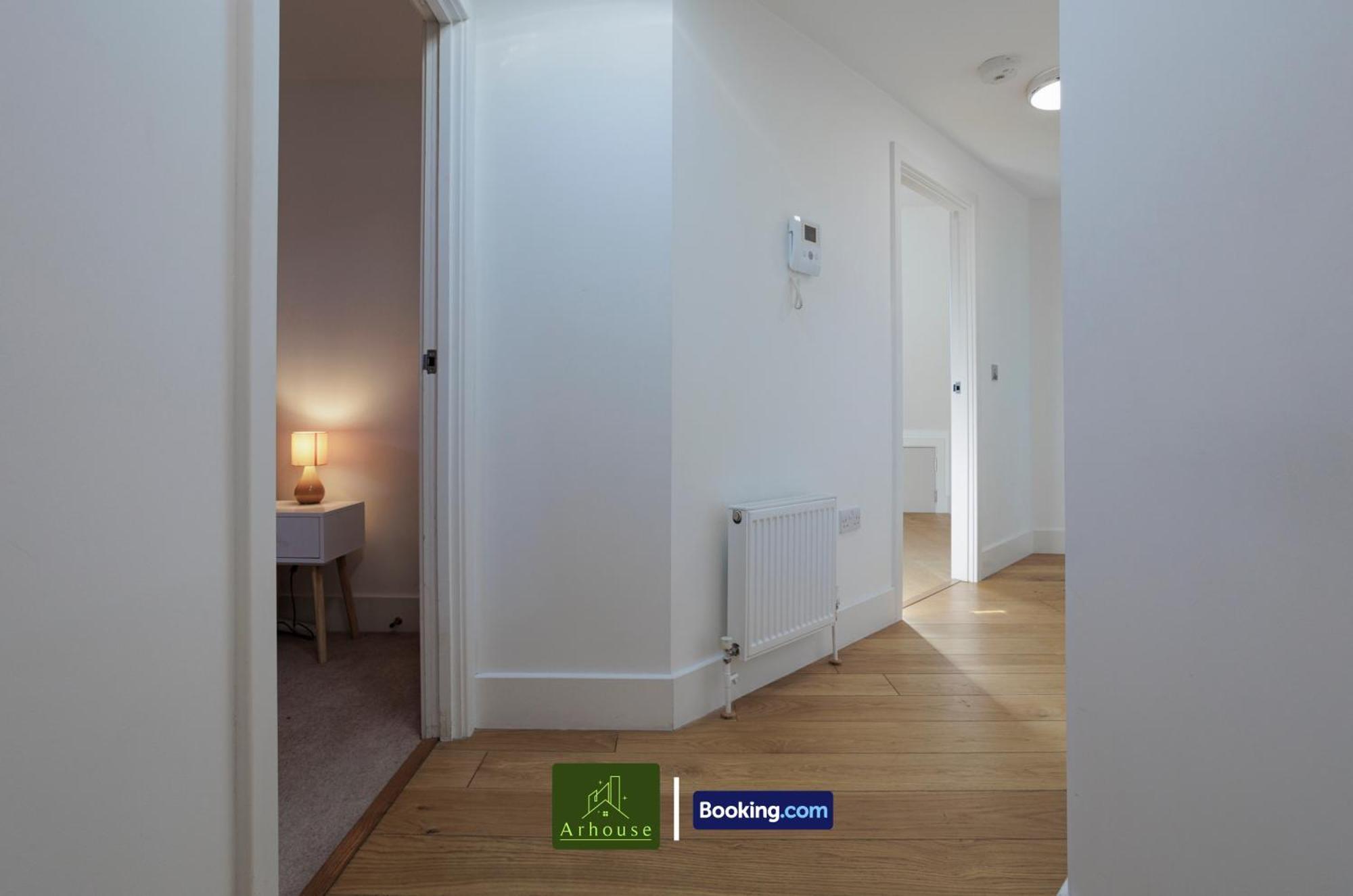 One Bedroom By Arhouse Short Lets & Serviced Kingston With Free Wifi Apartment